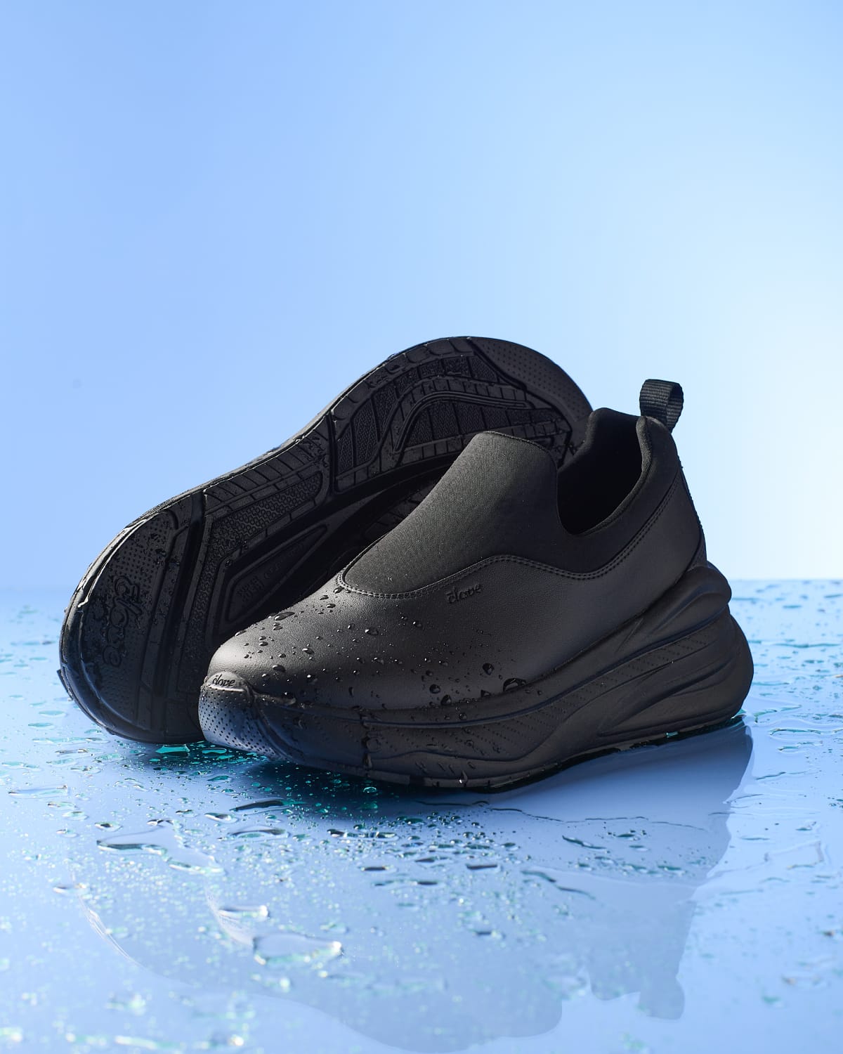 ona-all-black-option_Water_Proof_Drops_Grip_No_laces