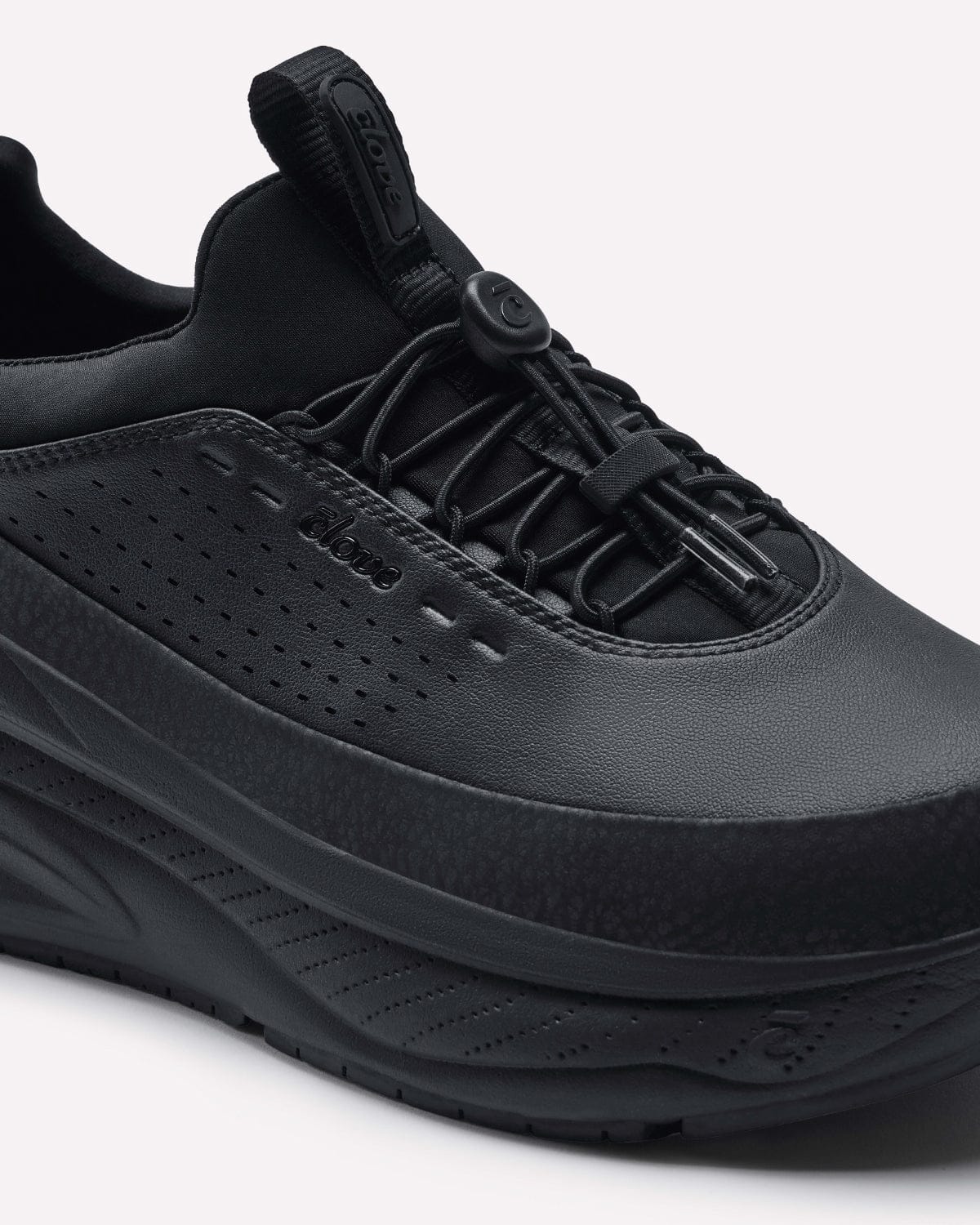 forte-2-all-black-option_Nose_Area_Laces_White_Background_Clarino_Material