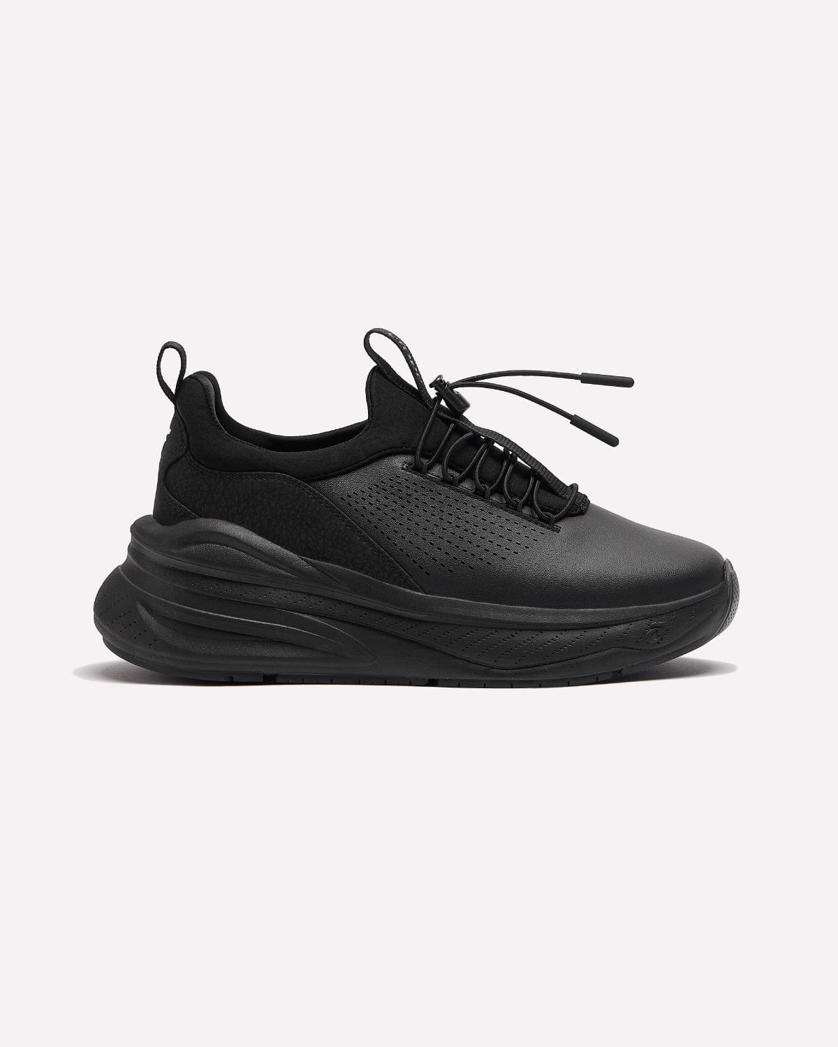 forte-all-black-option-Side_View_White_Background_Clarino_Material_2