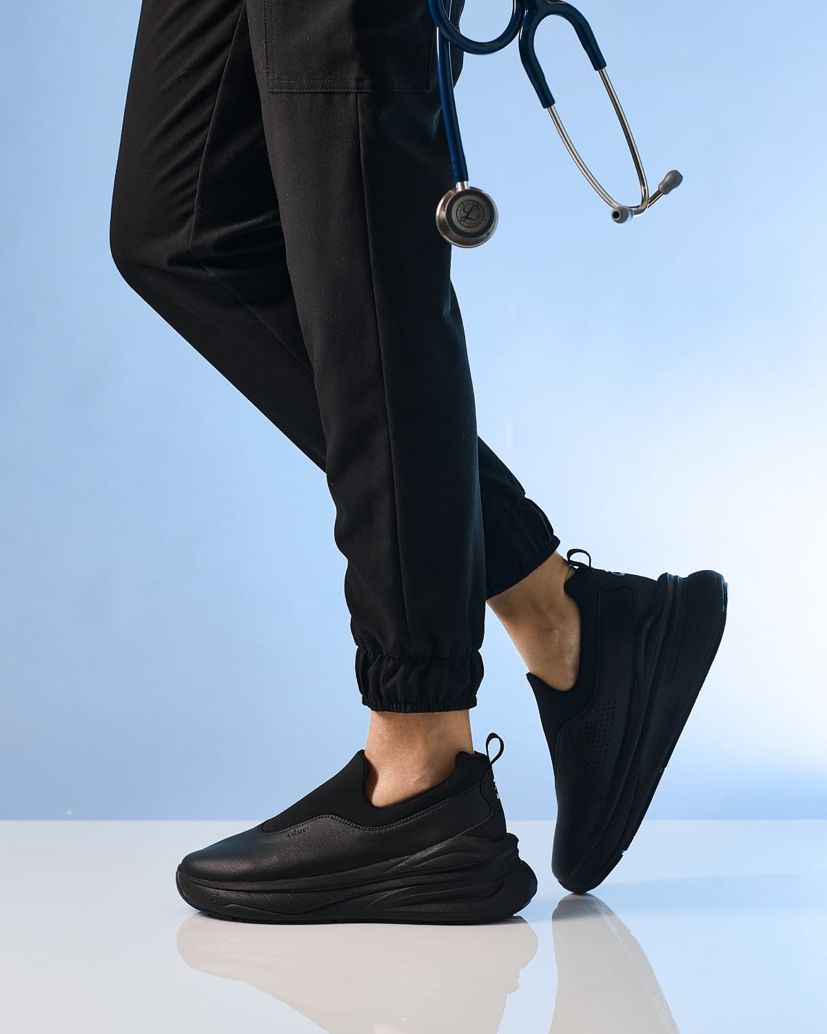 Ona - All Black Option