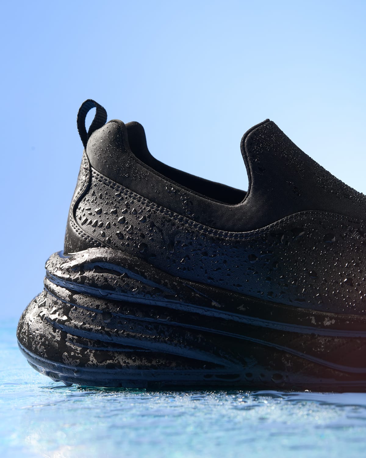 ona-all-black-option_Water_resistant_Black_Drops_Grip