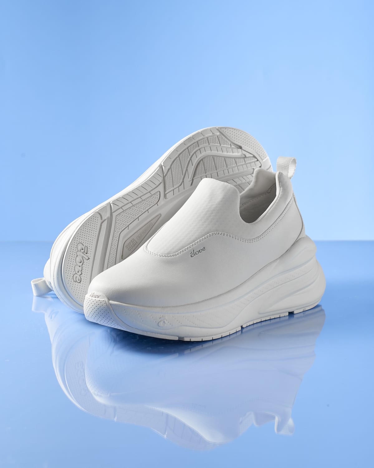 ona-brilliant-white-Side_Front_Under_View_No_Laces_All_White
